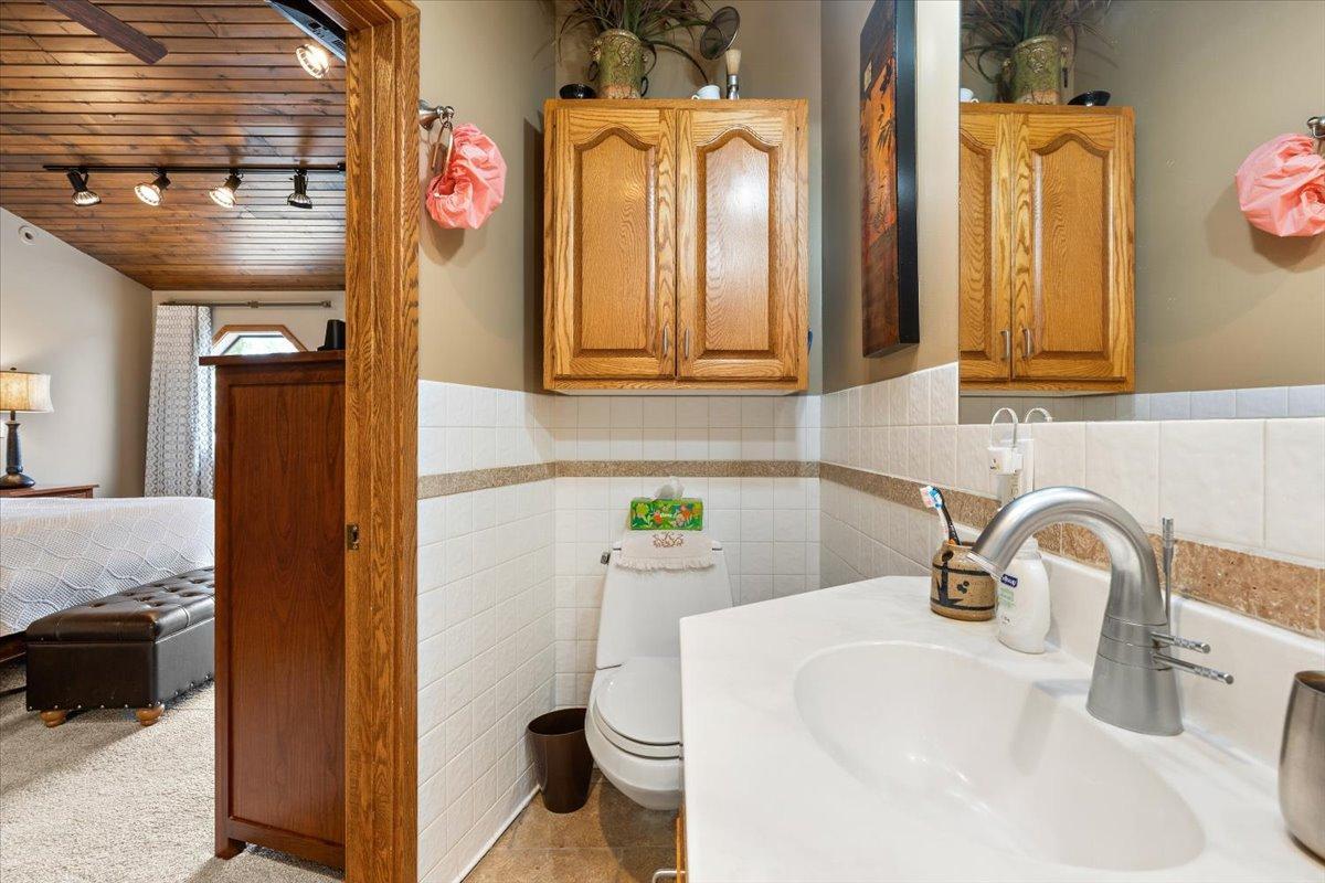 Primary 3/4 Bath