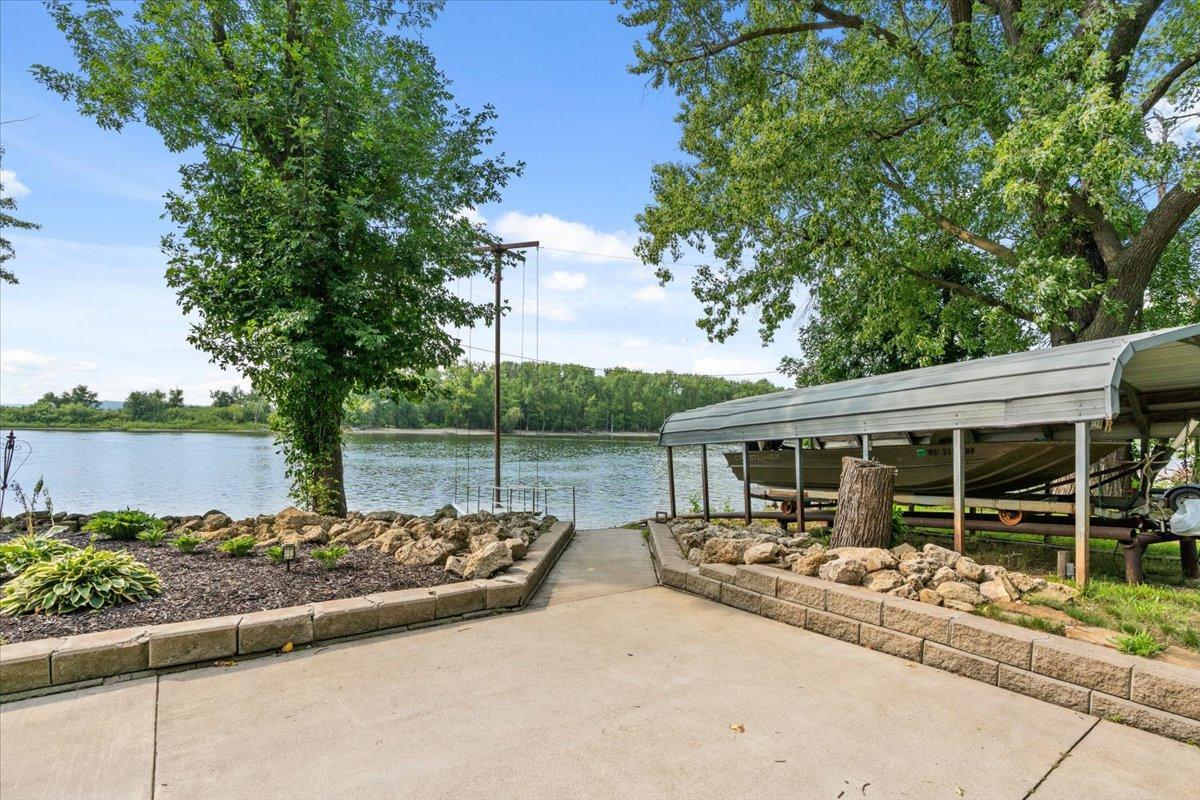 Access to Mississippi River
