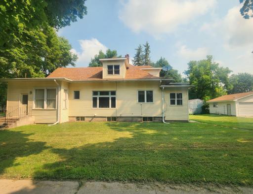 120 Park Avenue W, Renville, MN 56284