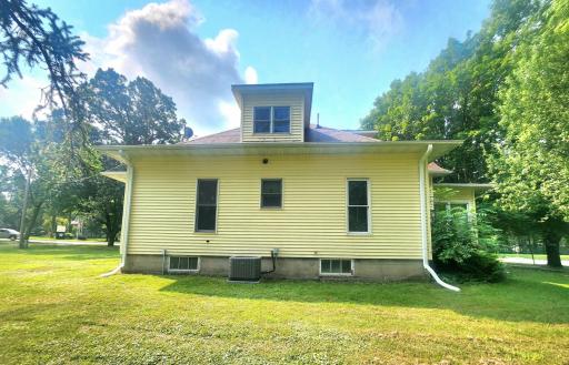 120 Park Avenue W, Renville, MN 56284