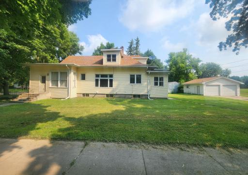 120 Park Avenue W, Renville, MN 56284