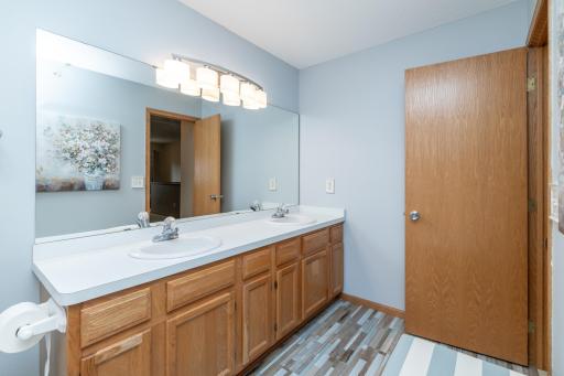 Upper level pass through full bath with double sinks and new LVP flooring