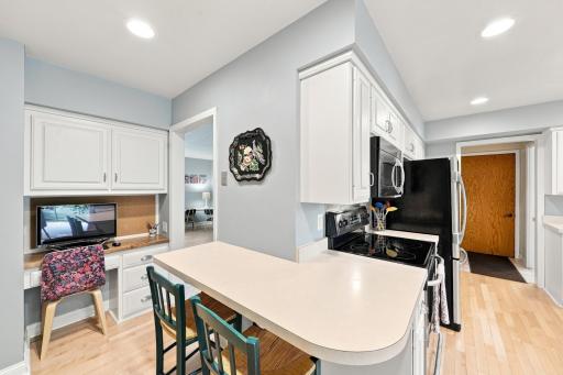 BREAKFAST BAR