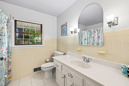 MAIN FLOOR BATHROOM