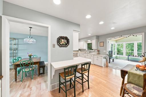 BREAKFAST BAR