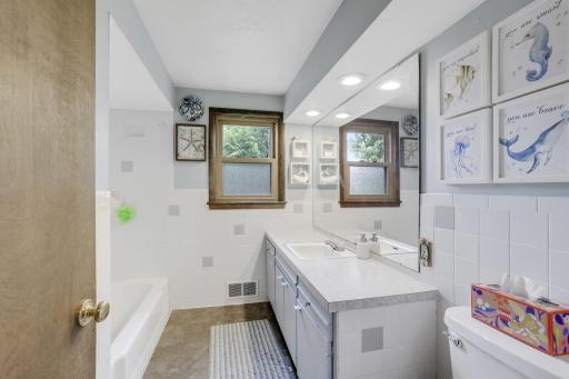 8710Photography-Web-Friendly-2735-18th-Ave-E-North-St-Paul-MN-55109-55109-34.jpg