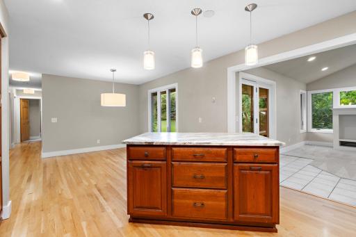 11-web-or-mls-18510-25th-ave-n.jpg