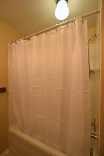 main floor tub/shower