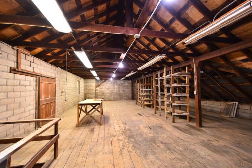 Loft-garage 1,500 sq ft