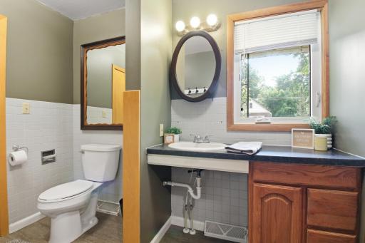 2nd Bathroom on the Main .jpg