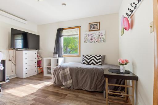 Room 5 Bed Dresser, Desk. night stand on Main.jpg