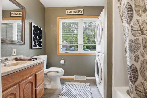 Full Bath on Main with Laundy.jpg