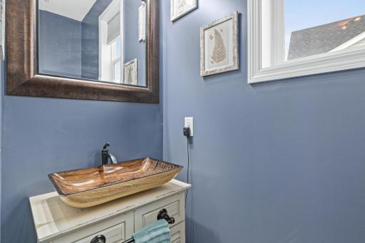 Main floor 1/2 bath