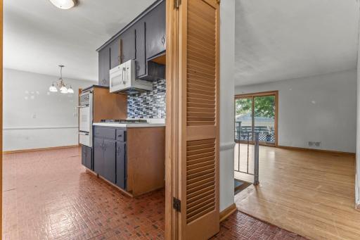 26-web-or-mls-4809 Winnetka Ave N-85.jpg