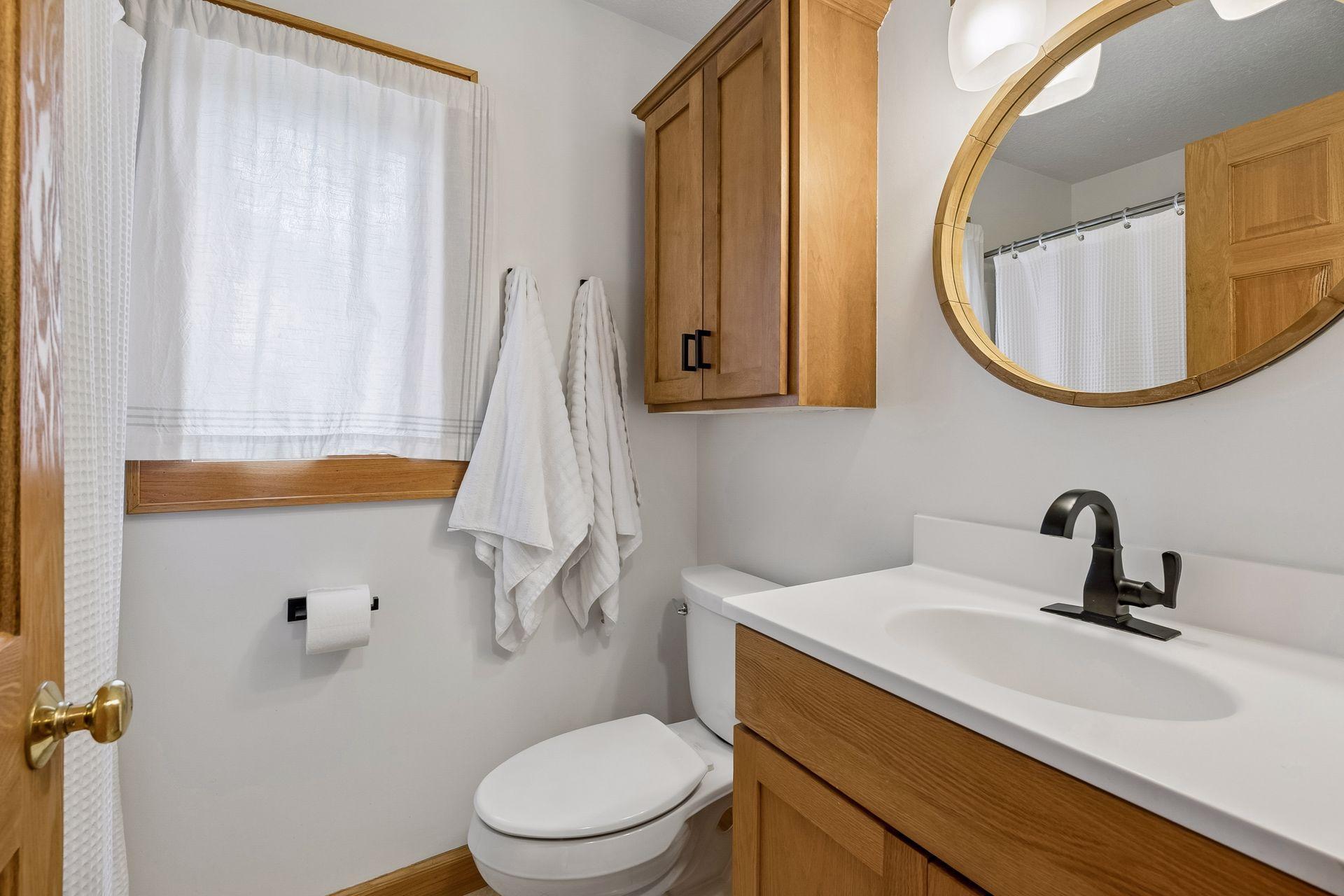 Upper Level Full Bathroom