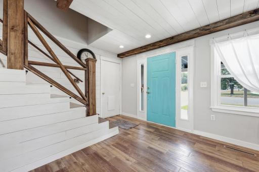 Foyer area leading to dining & kitchen