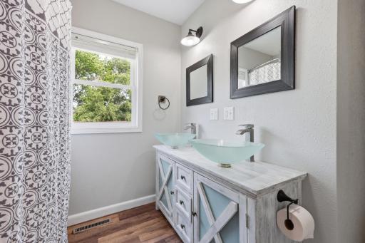 2nd Bathroom - upstairs