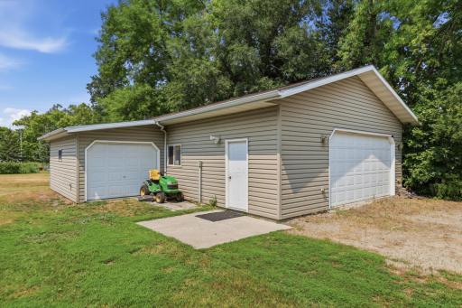 5-stall Garage (26x40 shop - that addition attached single stall