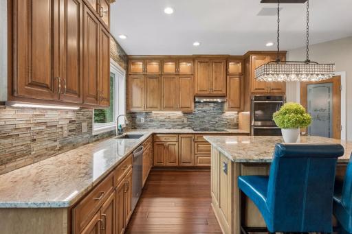 2462 Lone Eagle Trail, Woodbury, MN 55129