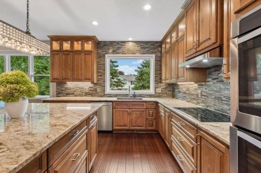 2462 Lone Eagle Trail, Woodbury, MN 55129