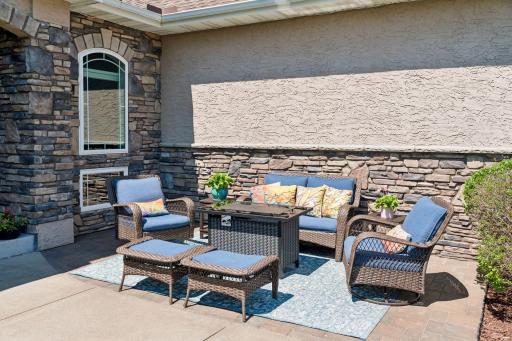 2462 Lone Eagle Trail, Woodbury, MN 55129