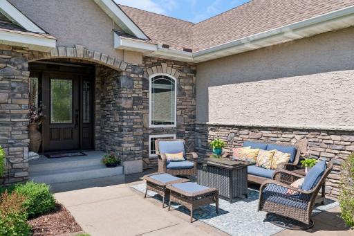 2462 Lone Eagle Trail, Woodbury, MN 55129