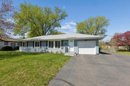 Large driveway provides plenty of parking!