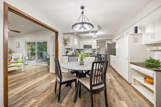 The open floor plan between kitchen/dining and further living space is great for indoor / outdoor living and entertaining.