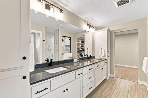 Primary bath dual sinks