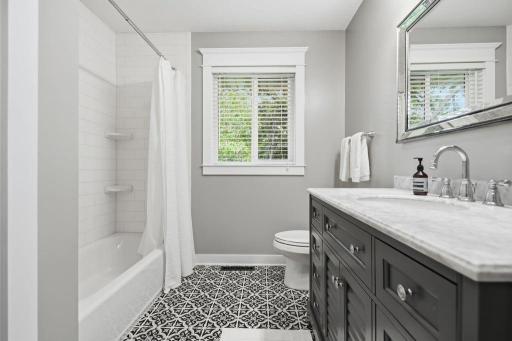 Main Level Bath.jpg