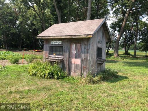 There's a garden shed to store your gardening equipment!