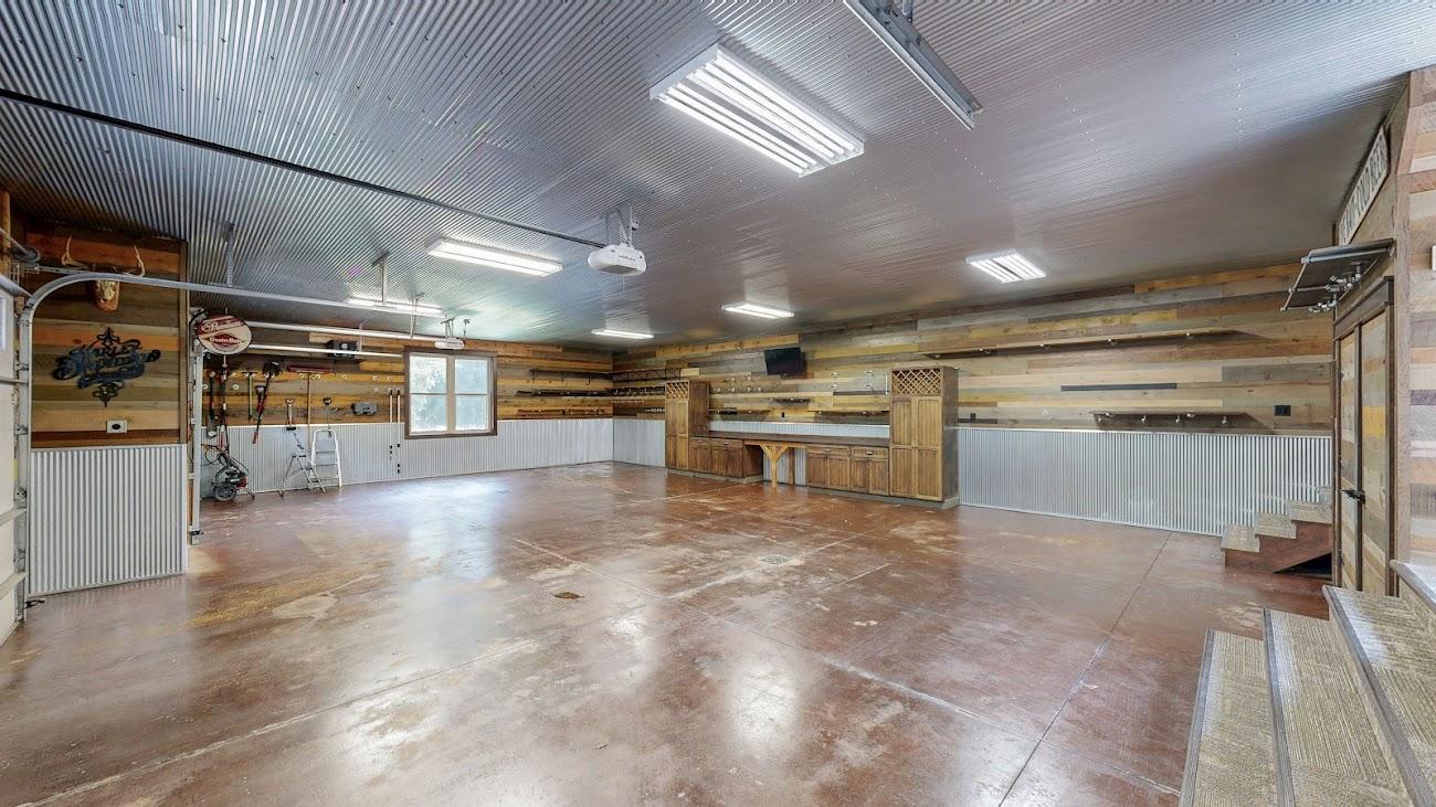3 stall attached garage.jpg