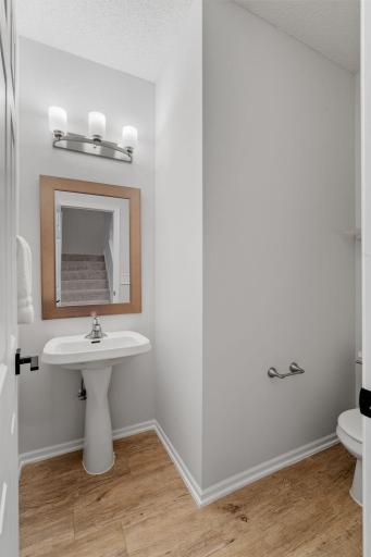 17-web-or-mls-11226 Baltimore St NE-17.jpg