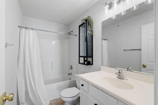22-web-or-mls-11226 Baltimore St NE-22.jpg