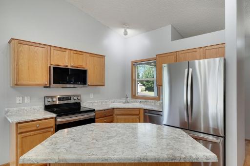 8710Photography-Web-Friendly-7633-Fox-Creek-Ct-Rockford-MN-55373-11.jpg