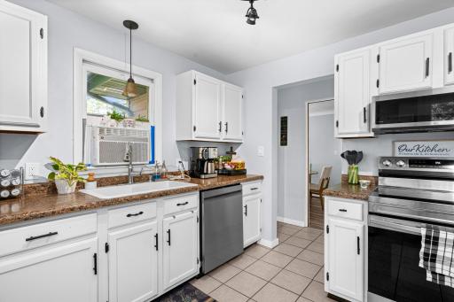 2412 Chambersburg Avenue, Duluth, MN 55811