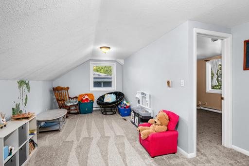 Upper-level sitting room or could be an at home office