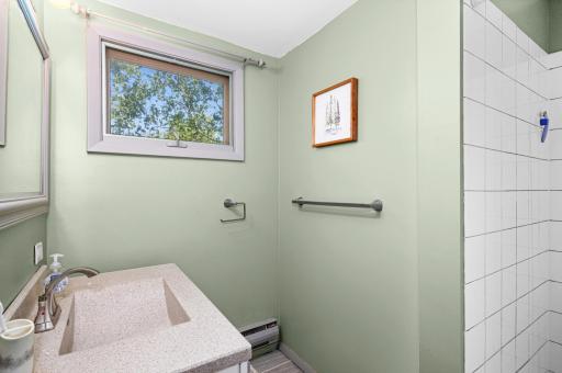 2412 Chambersburg Avenue, Duluth, MN 55811