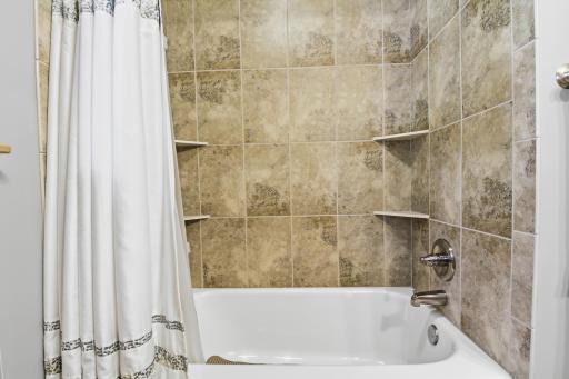 Primary Tiled Shower/Tub