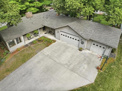 302 N 9th St Overview