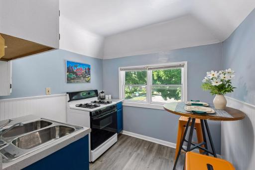 The private upper-level one-bedroom apartment offers valuable rental income potentialâan ideal way for an owner-occupant to offset monthly housing costs.