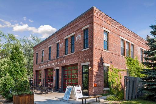 One of many fantastic restaurants that are just a short walk from the home.