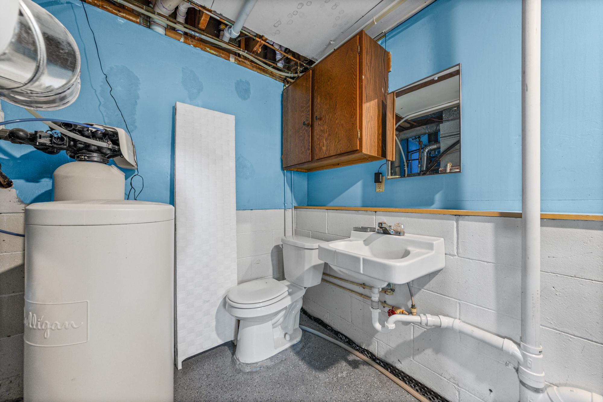 1/2 Bath
