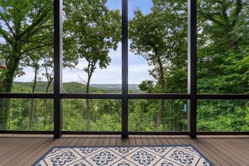 1555 Crescent Hills Drive, La Crescent, MN 55947