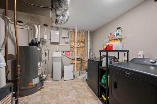24-web-or-mls-704-bremen-cir.jpg