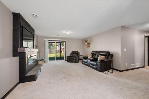 18-web-or-mls-704-bremen-cir.jpg