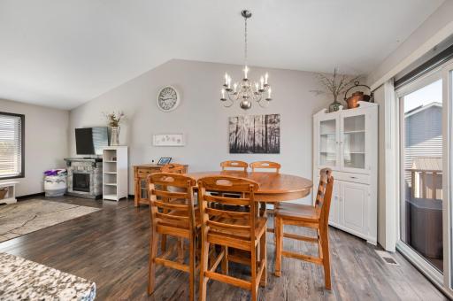 11-web-or-mls-704-bremen-cir.jpg