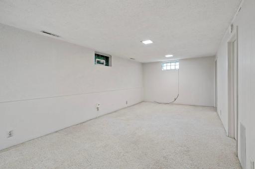 6073 Yukon Avenue N, New Hope, MN 55428