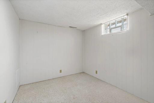 6073 Yukon Avenue N, New Hope, MN 55428