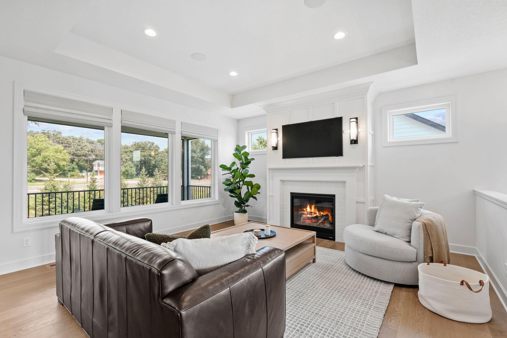 19-web-or-mls-12750 Surrey St-19.jpg
